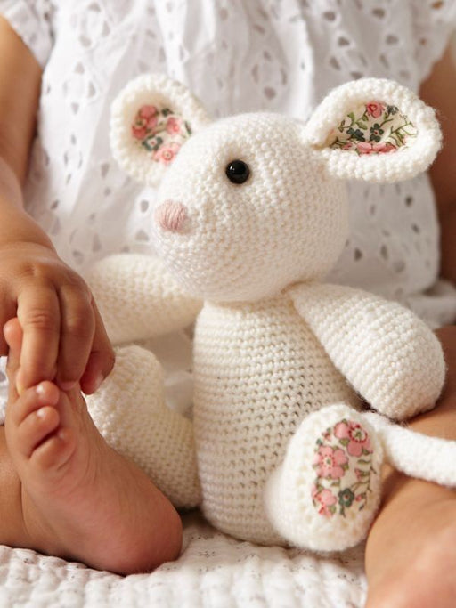 DB013 Crochet Mouse designed by Emma Varnam