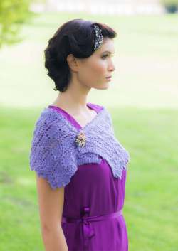 Amitelle : fourteen hand knitting projects using Amitola & Orielle